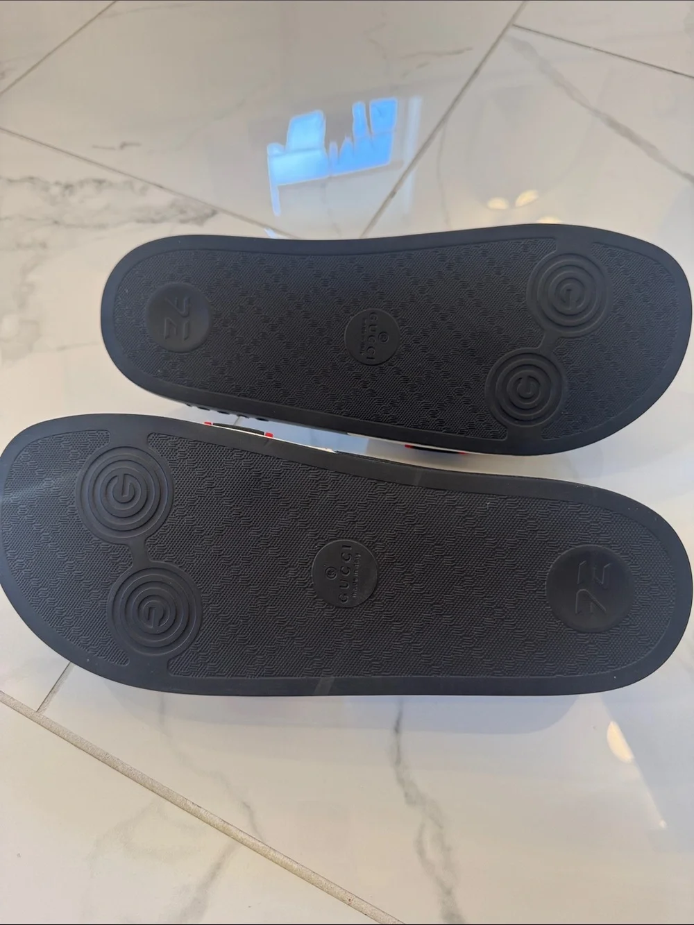Gucci Rubber Logo Slides – Size 11 – New - Picture 2 of 3